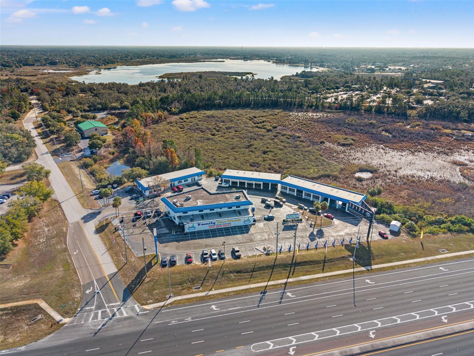 Listing photo id 26 for 1108 Commercial Way