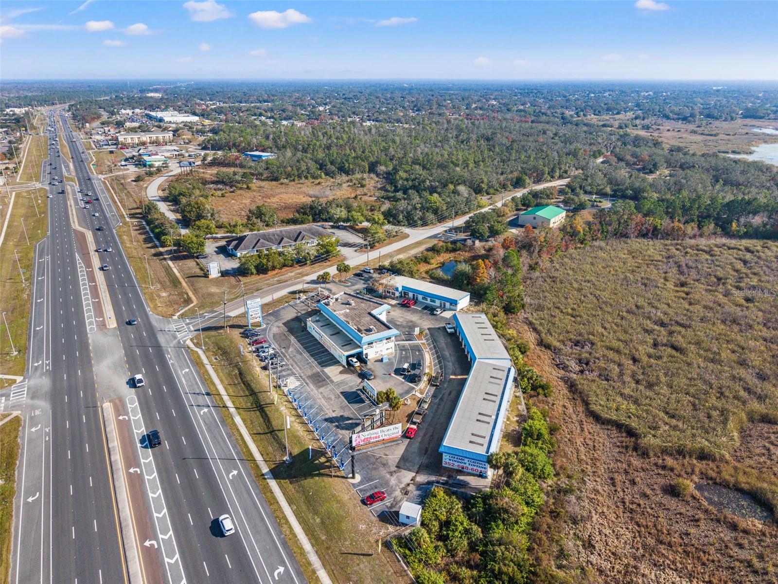 Listing photo id 29 for 1108 Commercial Way