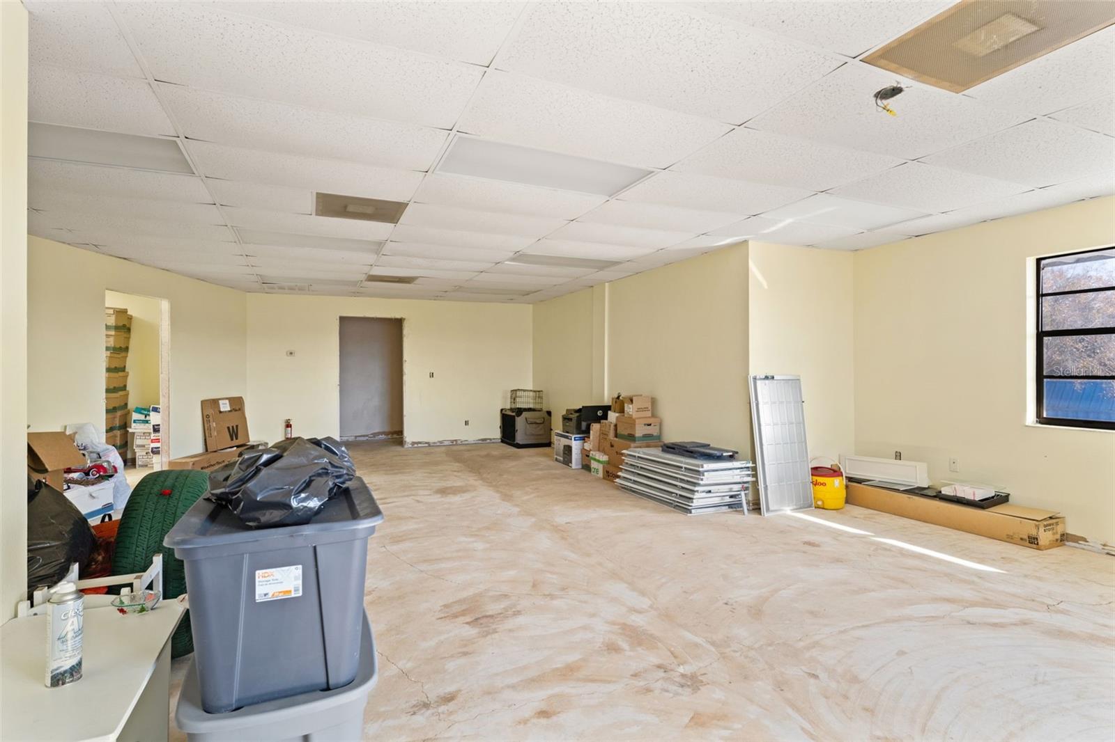 Listing photo id 40 for 1108 Commercial Way