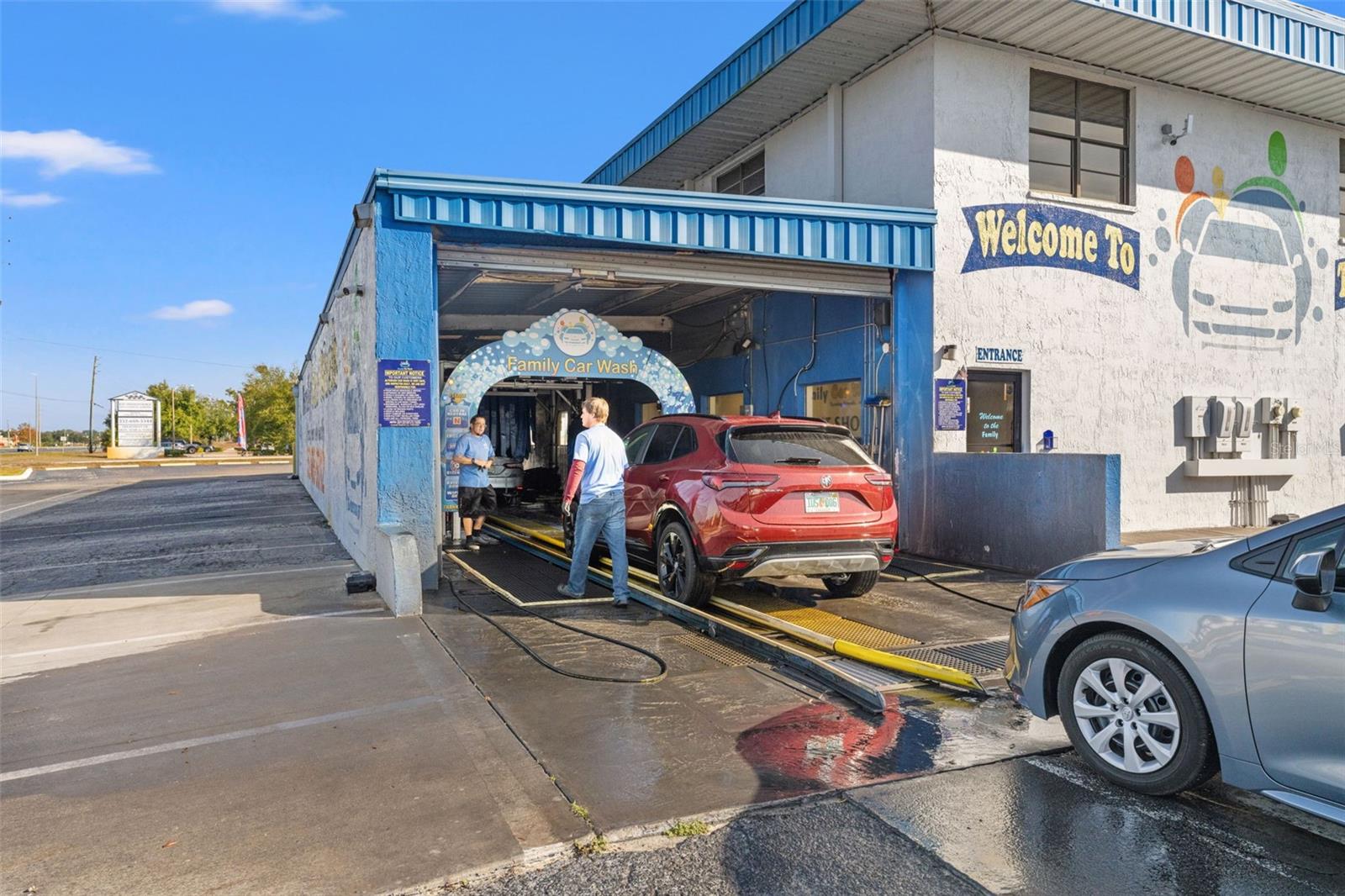 Listing photo id 3 for 1108 Commercial Way