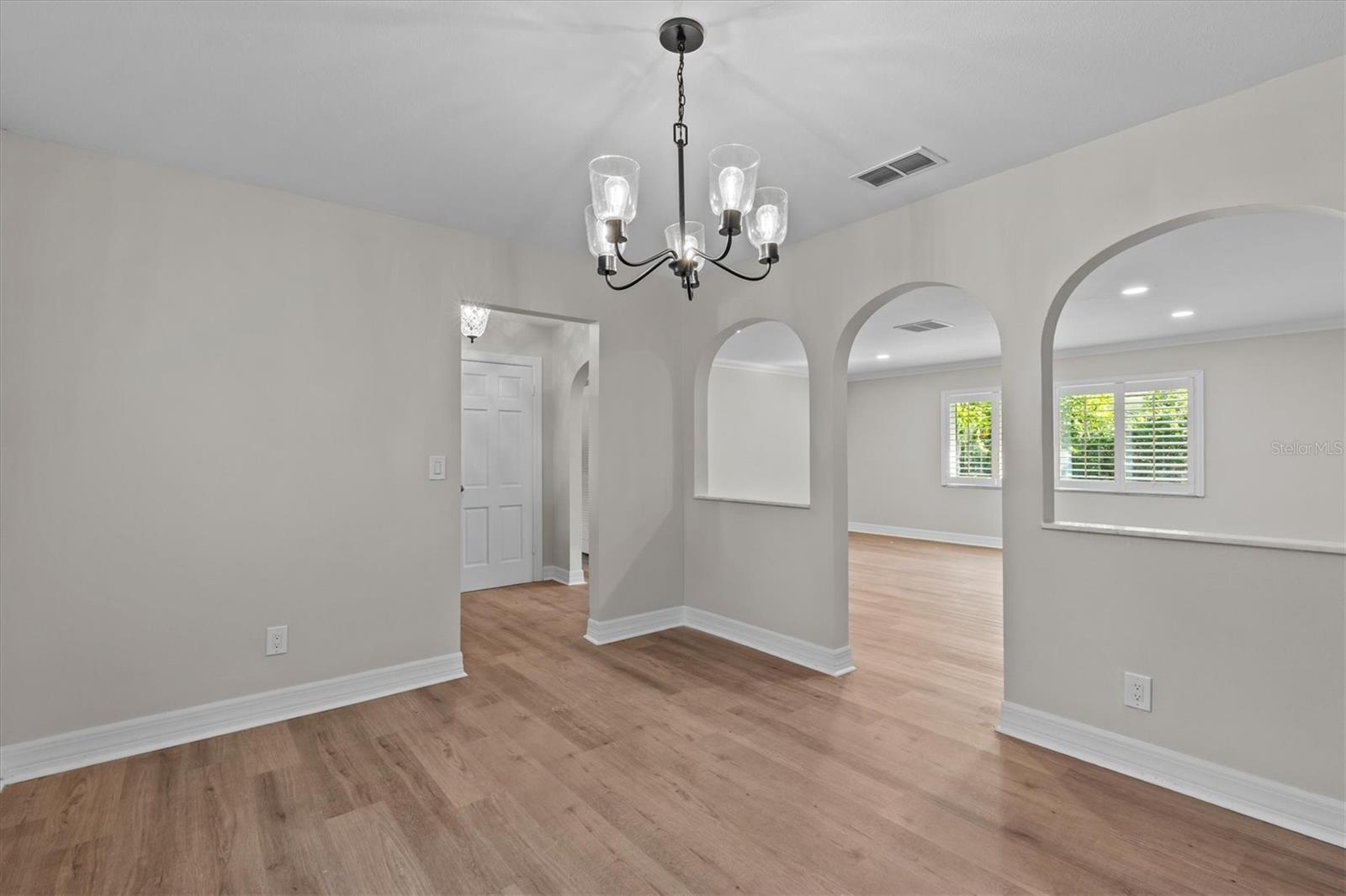 Listing photo id 8 for 810 West Shore Boulevard