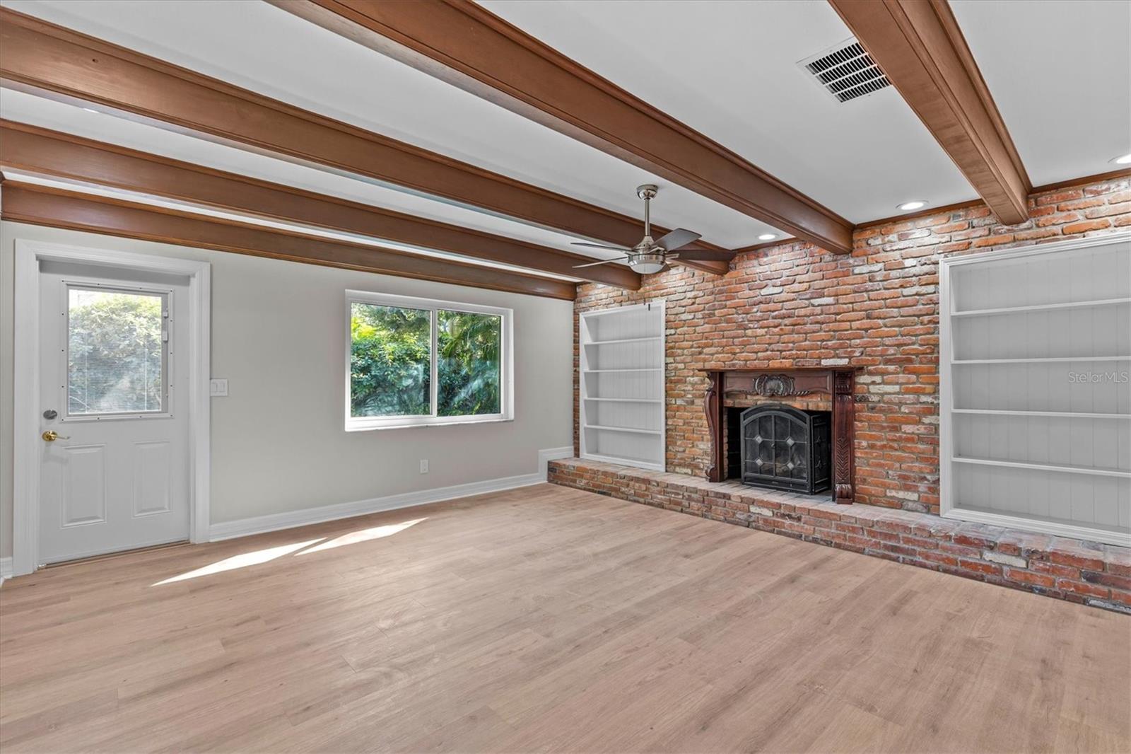 Listing photo id 9 for 810 West Shore Boulevard