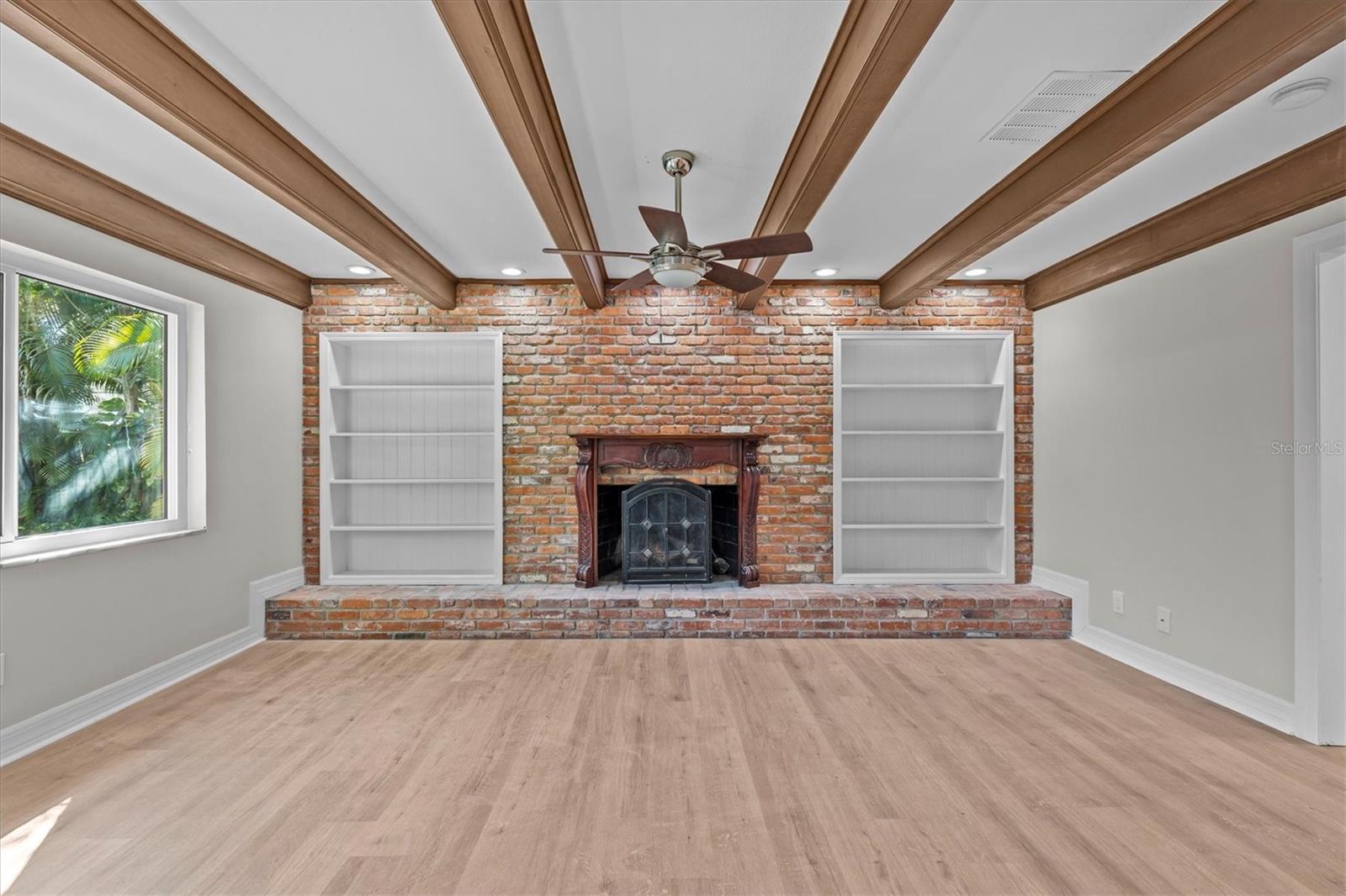 Listing photo id 10 for 810 West Shore Boulevard