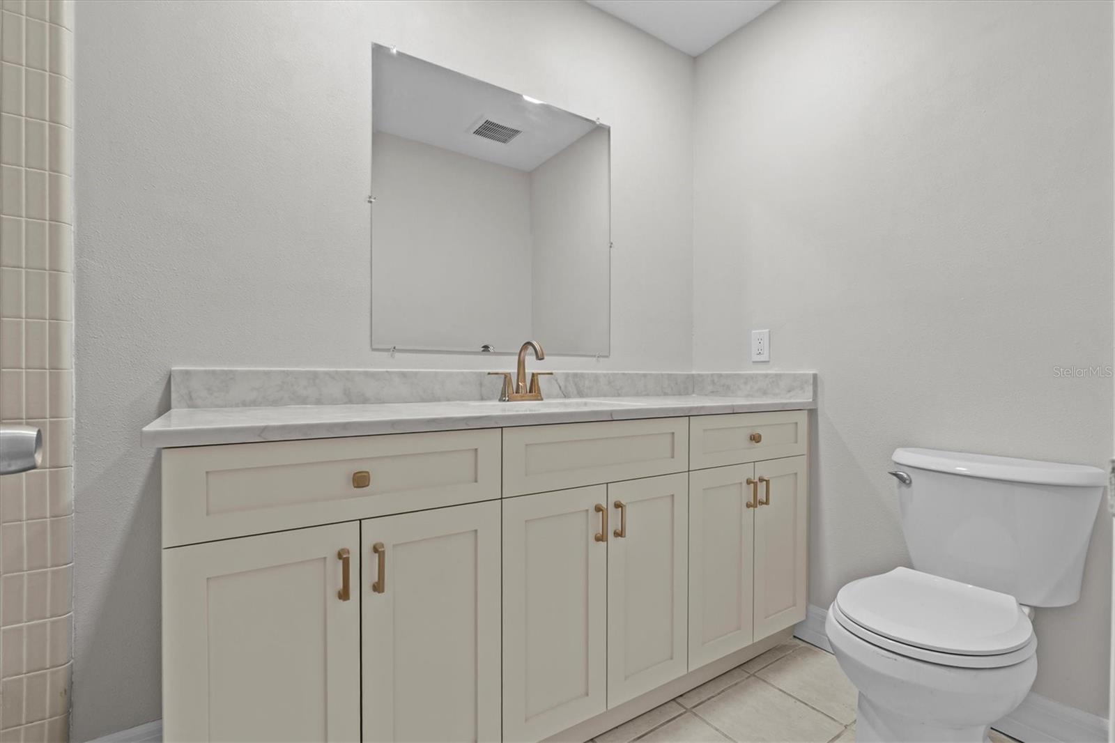 Listing photo id 23 for 810 West Shore Boulevard