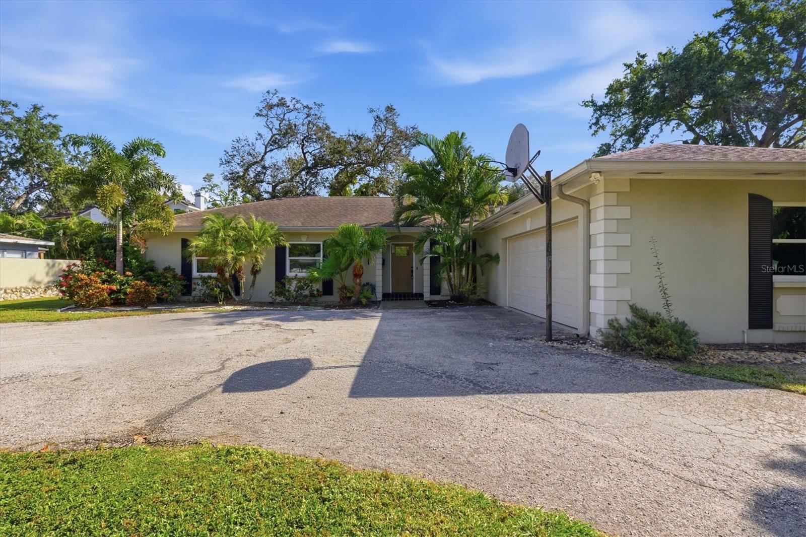 Listing photo id 27 for 810 West Shore Boulevard