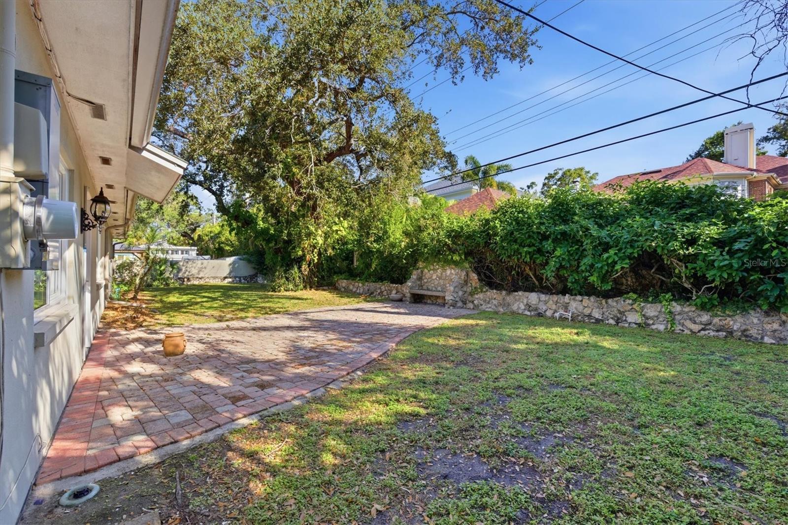 Listing photo id 30 for 810 West Shore Boulevard