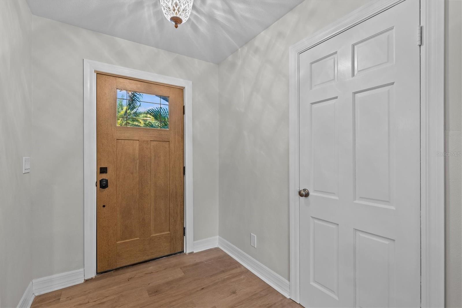 Listing photo id 5 for 810 West Shore Boulevard