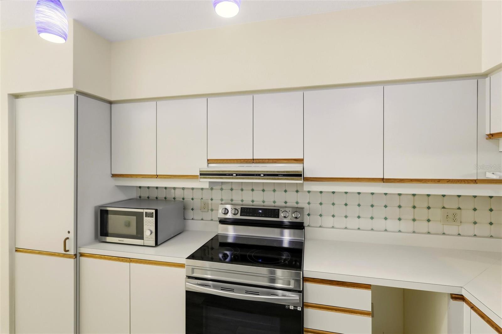 Image 12 of 56 For 1920 Harbourside Drive 1003