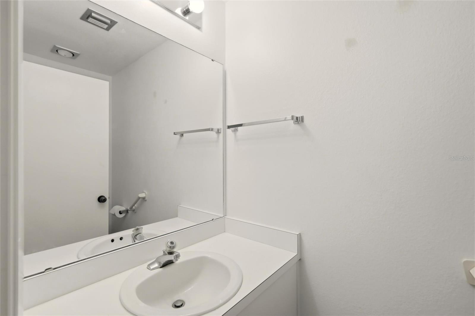 Image 15 of 56 For 1920 Harbourside Drive 1003