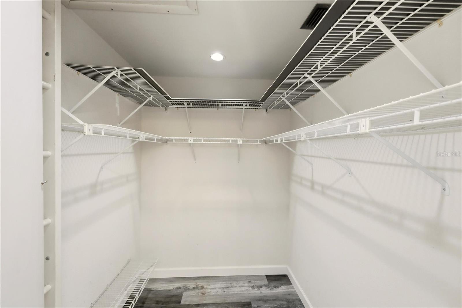 Image 22 of 56 For 1920 Harbourside Drive 1003