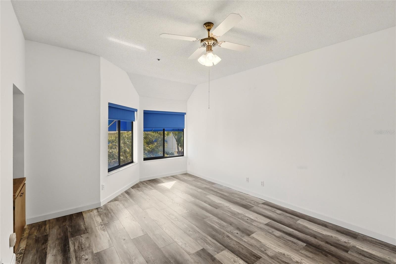 Image 27 of 56 For 1920 Harbourside Drive 1003