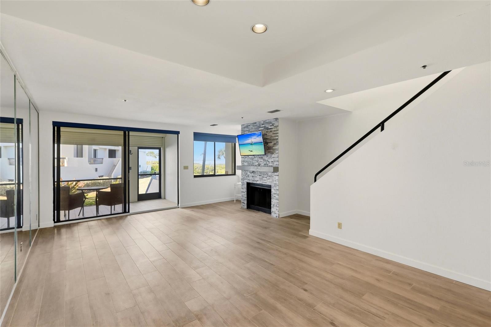 Image 5 of 56 For 1920 Harbourside Drive 1003