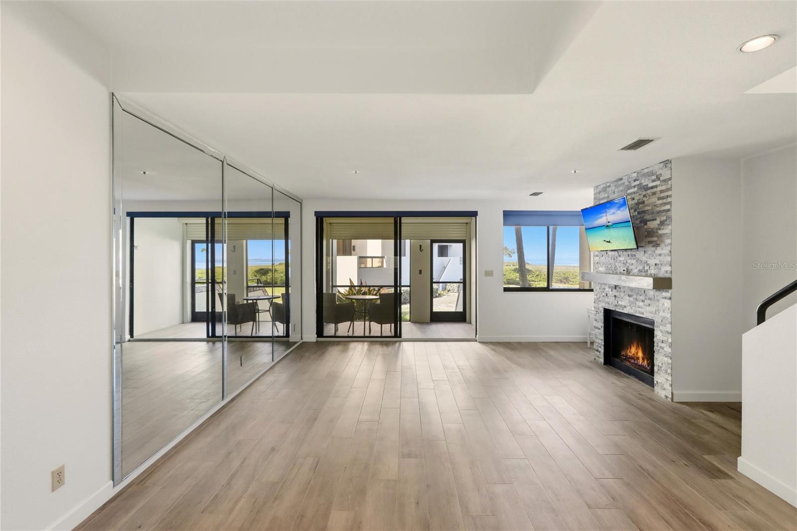 Image 6 of 56 For 1920 Harbourside Drive 1003