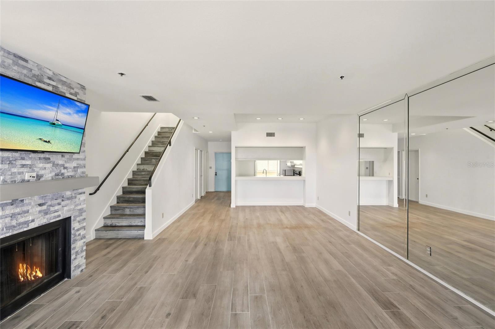 Image 8 of 56 For 1920 Harbourside Drive 1003