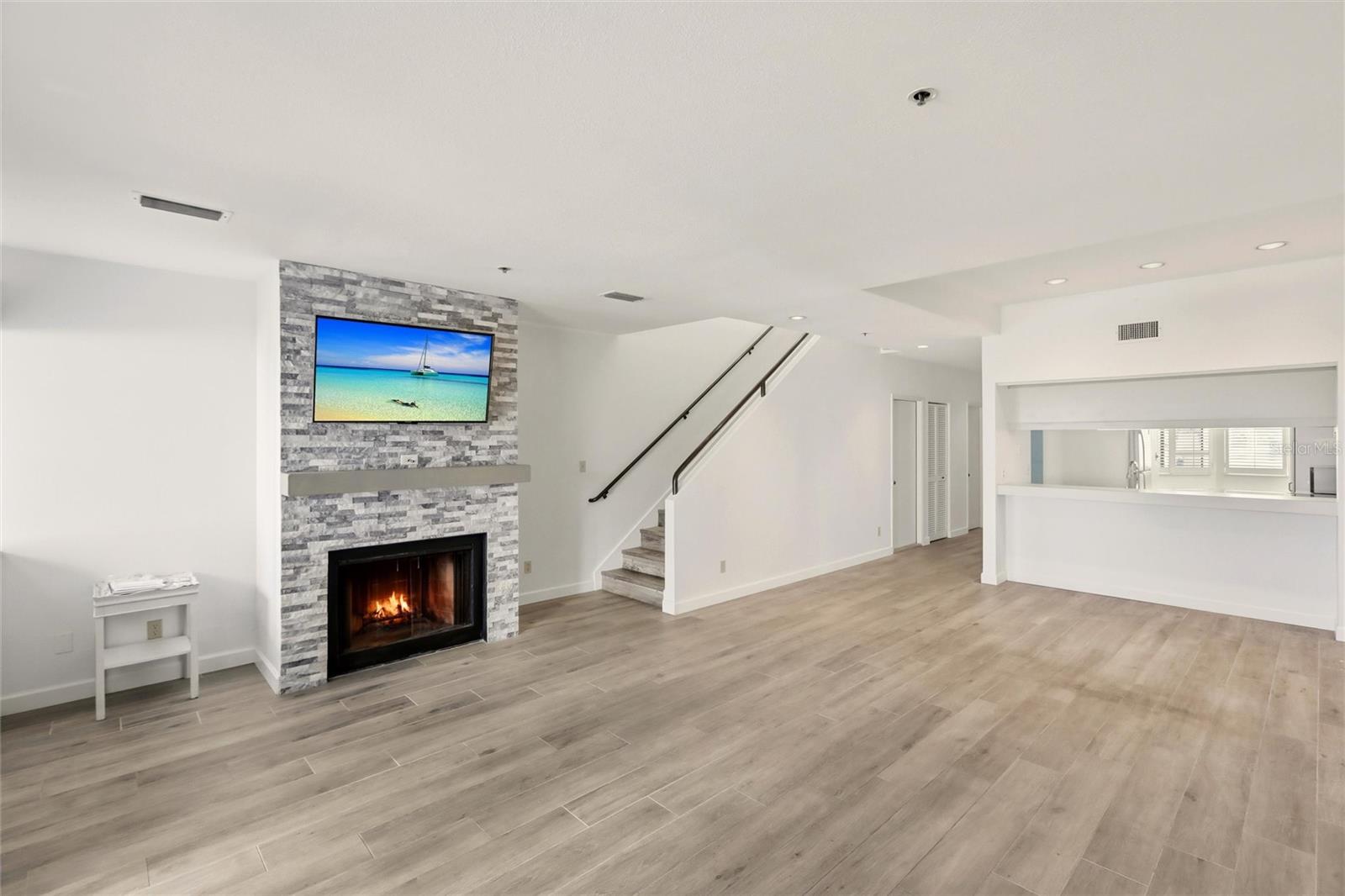 Image 9 of 56 For 1920 Harbourside Drive 1003