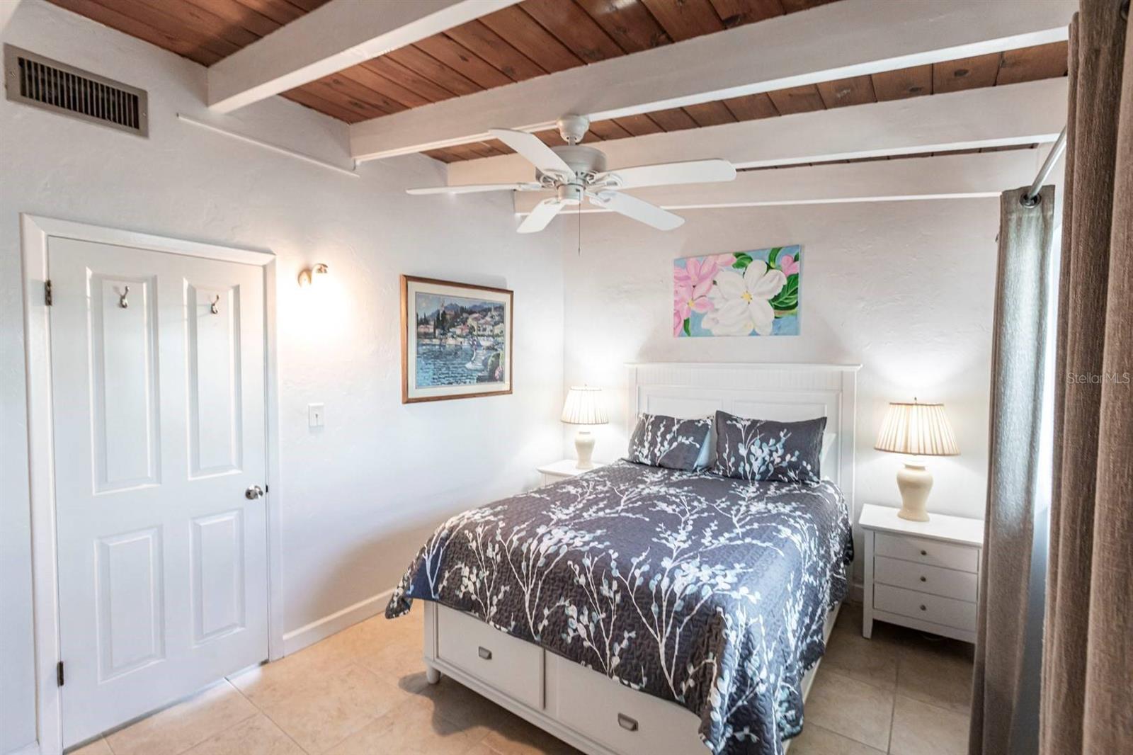 Image 10 of 22 For 6006 Midnight Pass Road 5