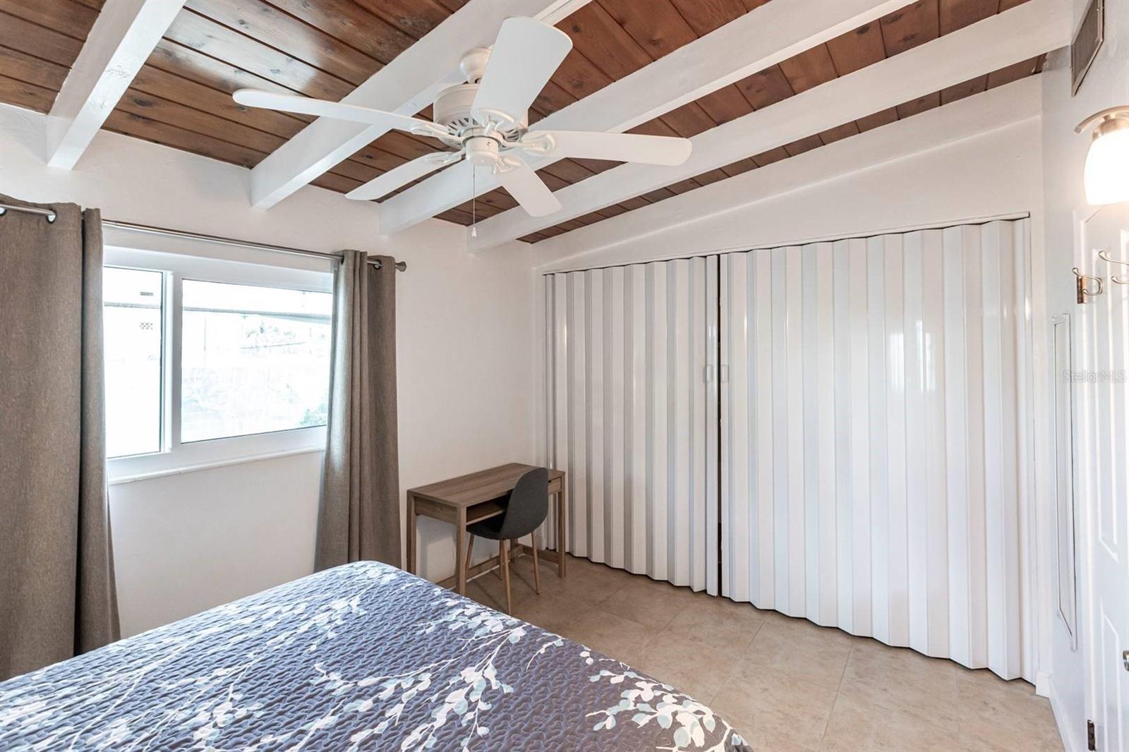 Image 11 of 22 For 6006 Midnight Pass Road 5