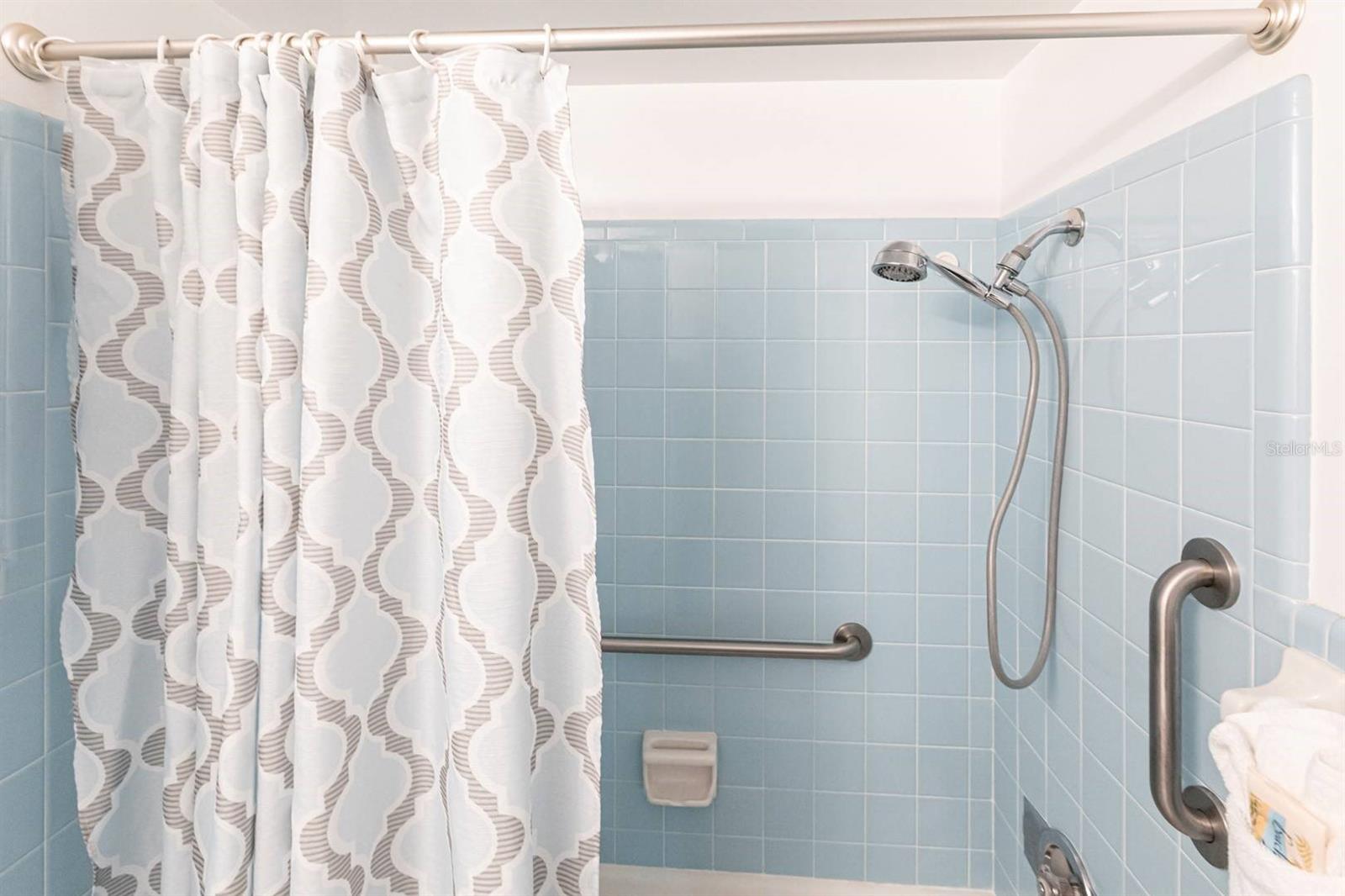 Image 13 of 22 For 6006 Midnight Pass Road 5