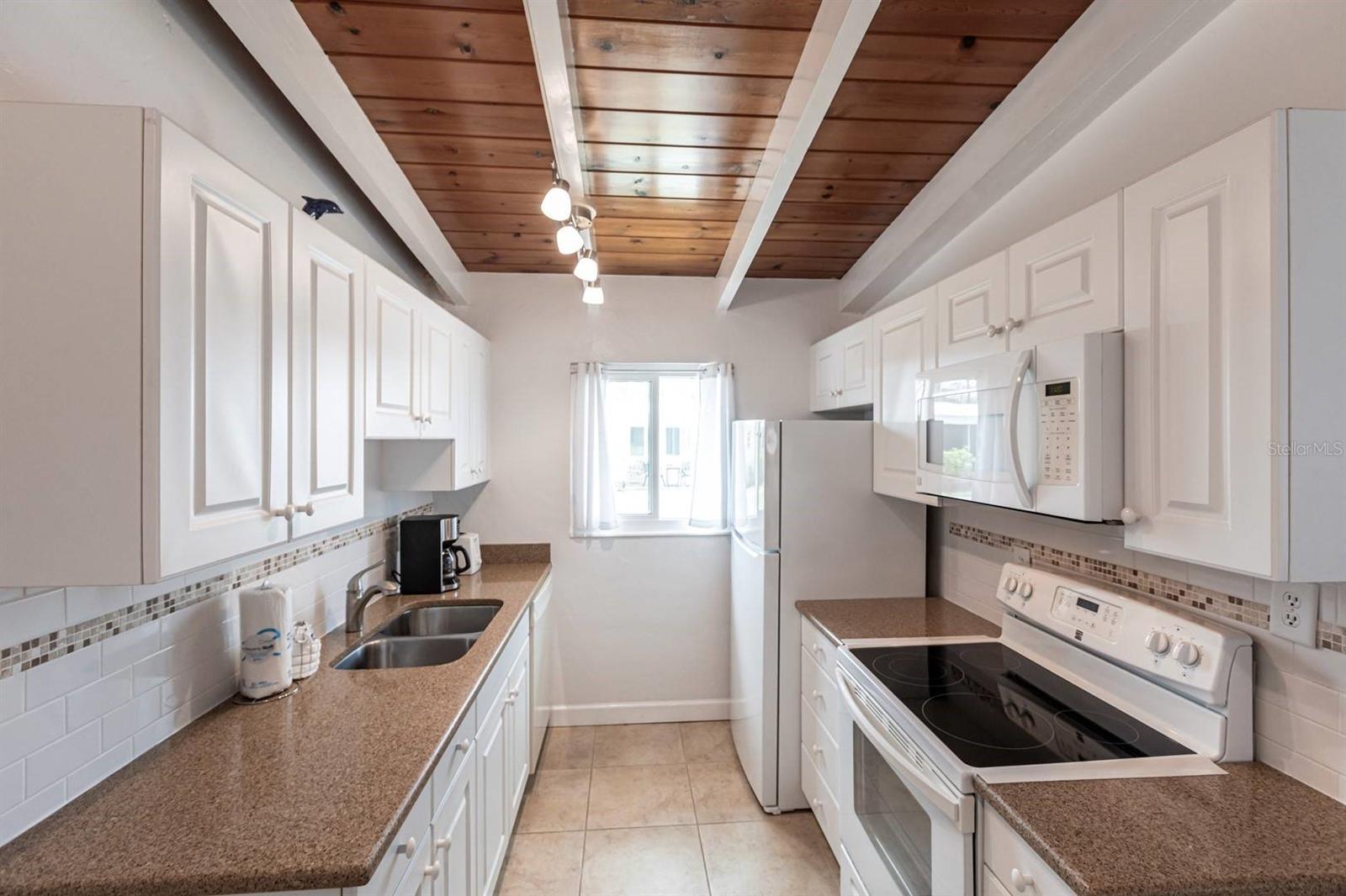 Image 5 of 22 For 6006 Midnight Pass Road 5