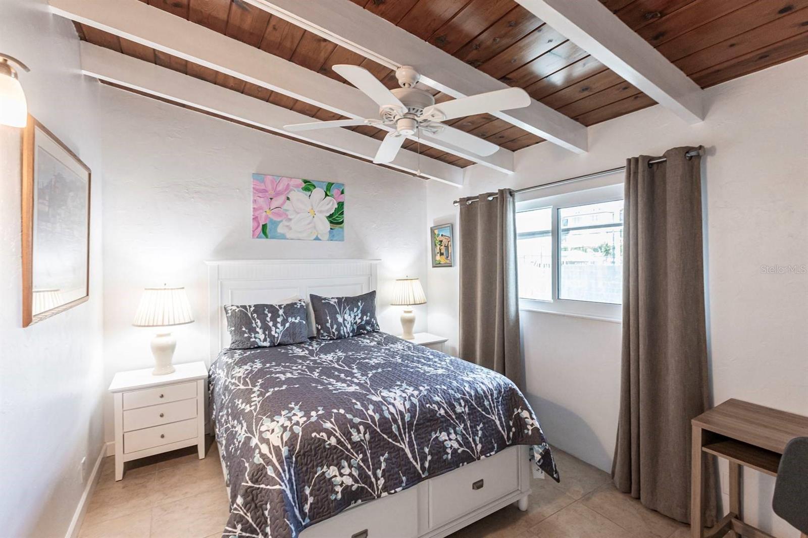 Image 9 of 22 For 6006 Midnight Pass Road 5