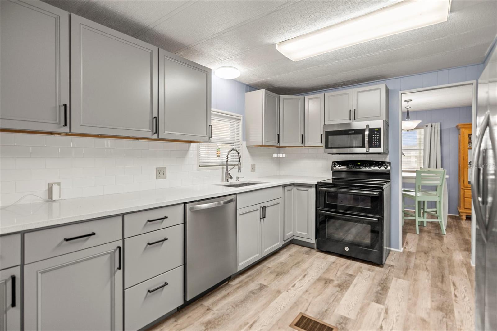 Image 11 of 53 For 34657 Orange Drive N