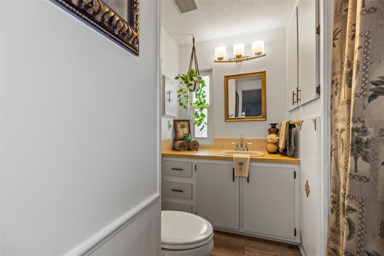 Image 19 of 53 For 34657 Orange Drive N