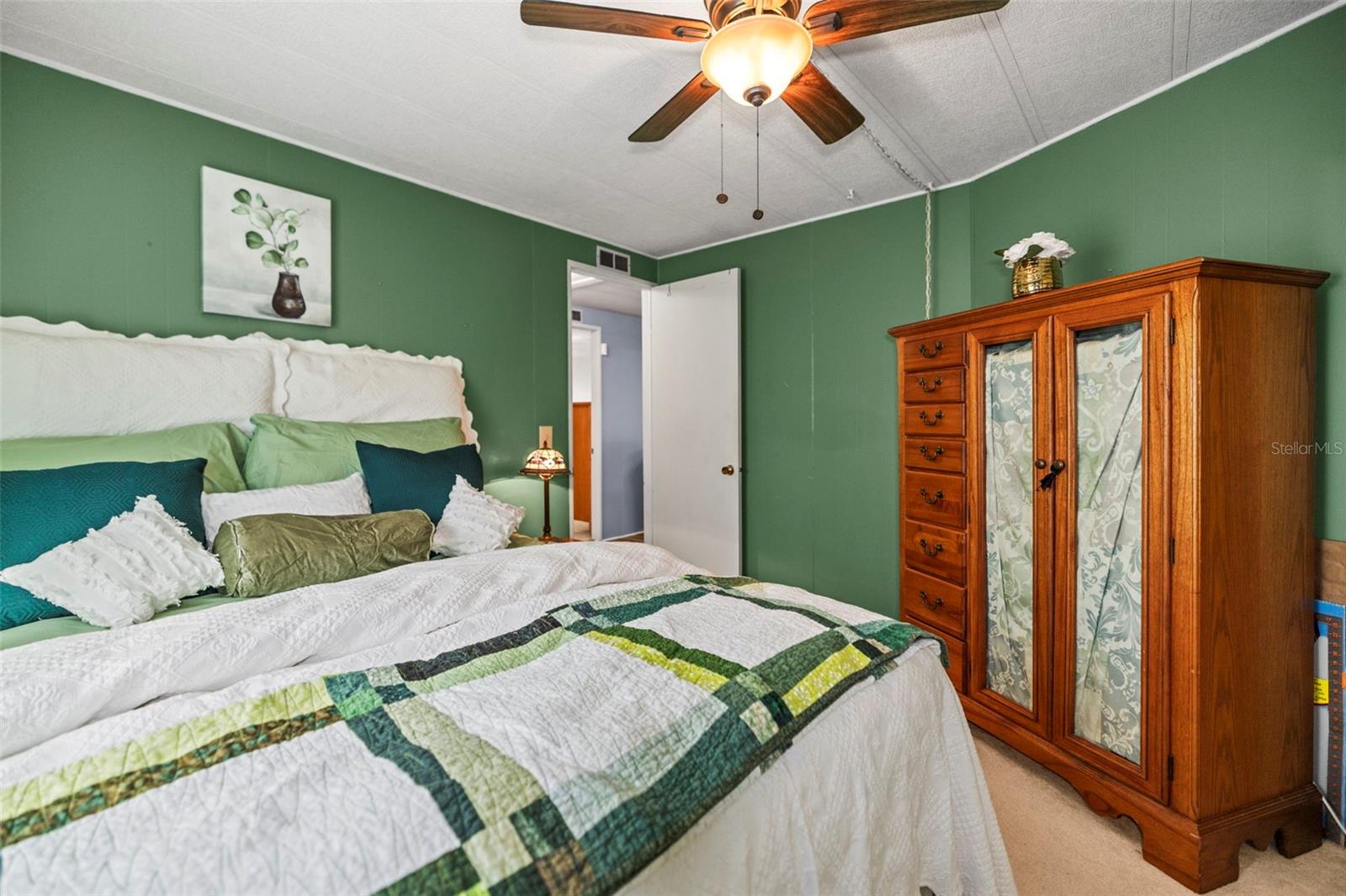 Image 21 of 53 For 34657 Orange Drive N