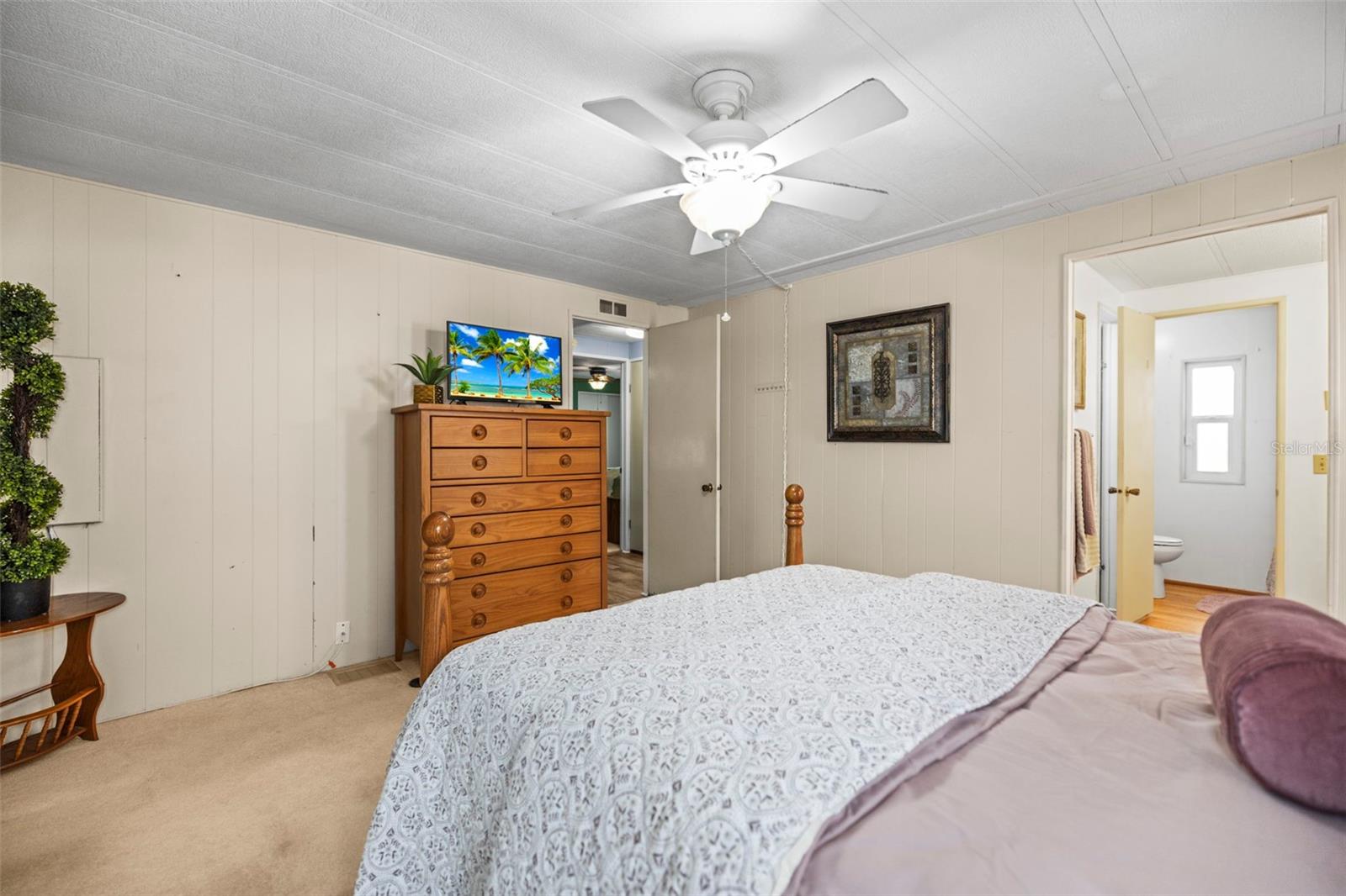 Image 23 of 53 For 34657 Orange Drive N