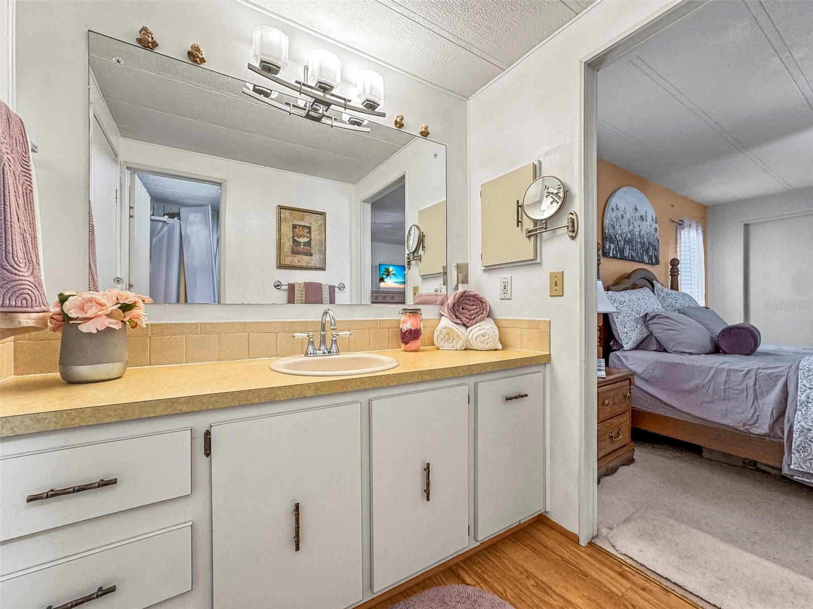 Image 26 of 53 For 34657 Orange Drive N