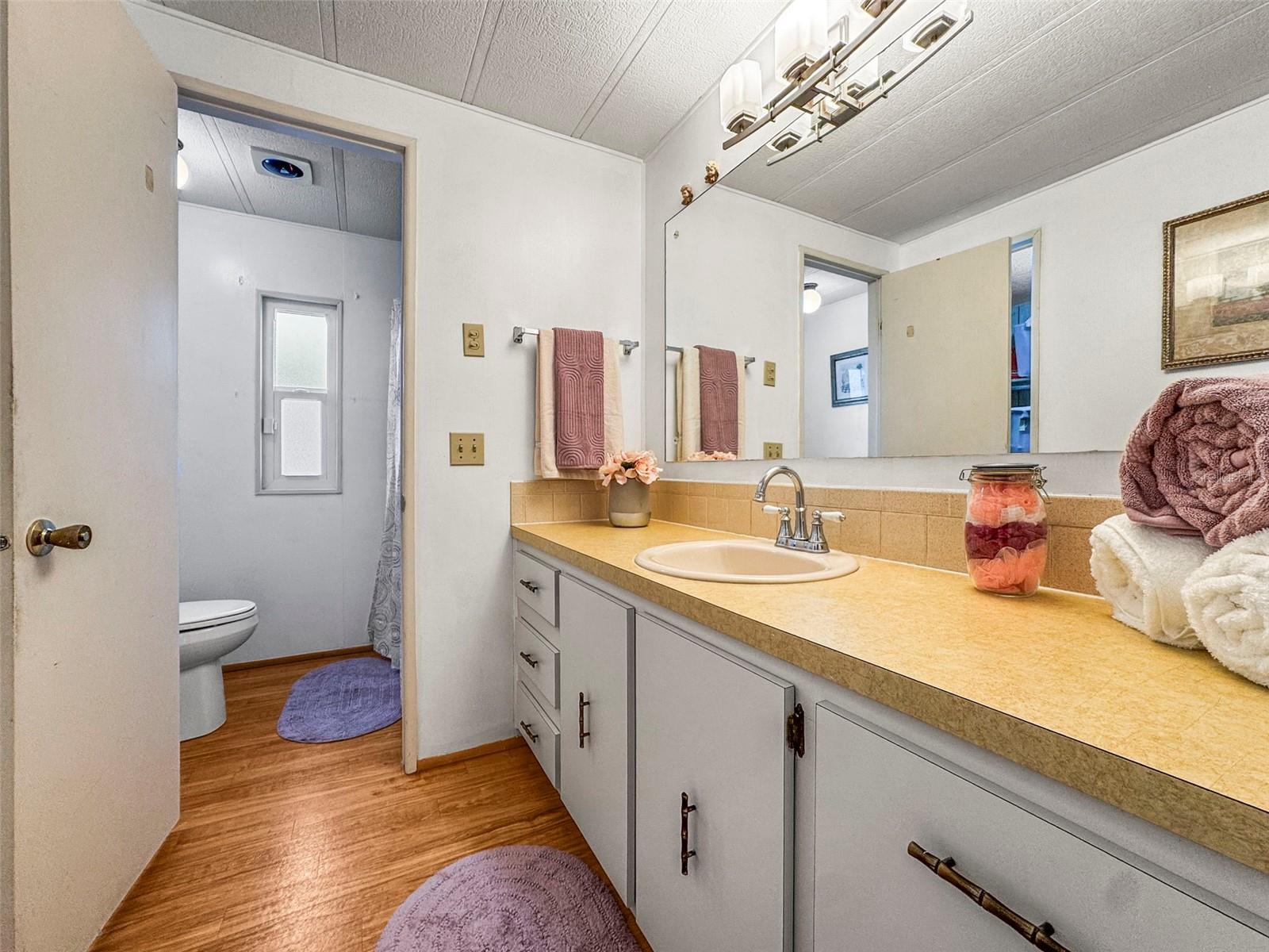 Image 27 of 53 For 34657 Orange Drive N