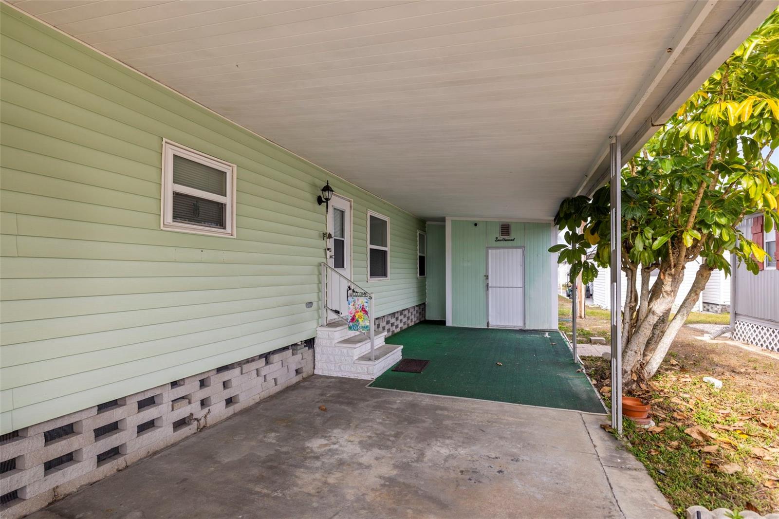 Image 32 of 53 For 34657 Orange Drive N