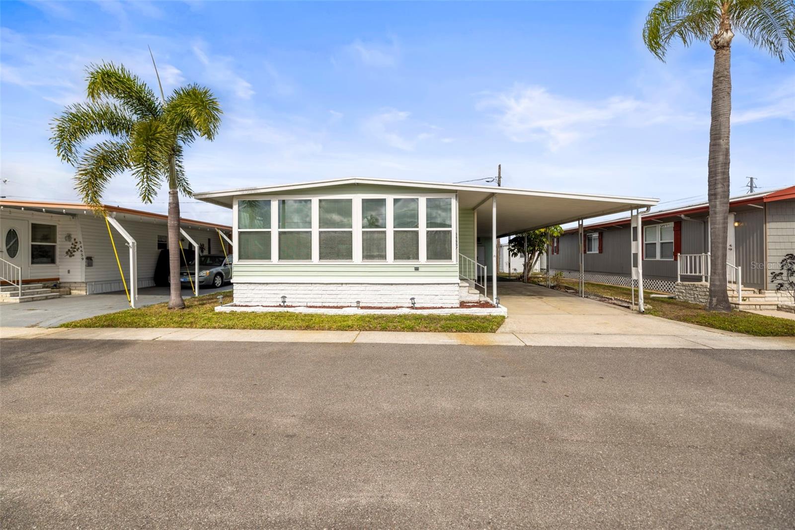 Image 33 of 53 For 34657 Orange Drive N