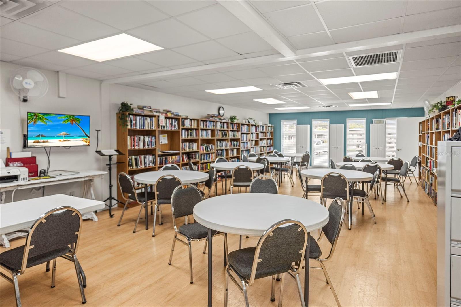 Image 35 of 53 For 34657 Orange Drive N