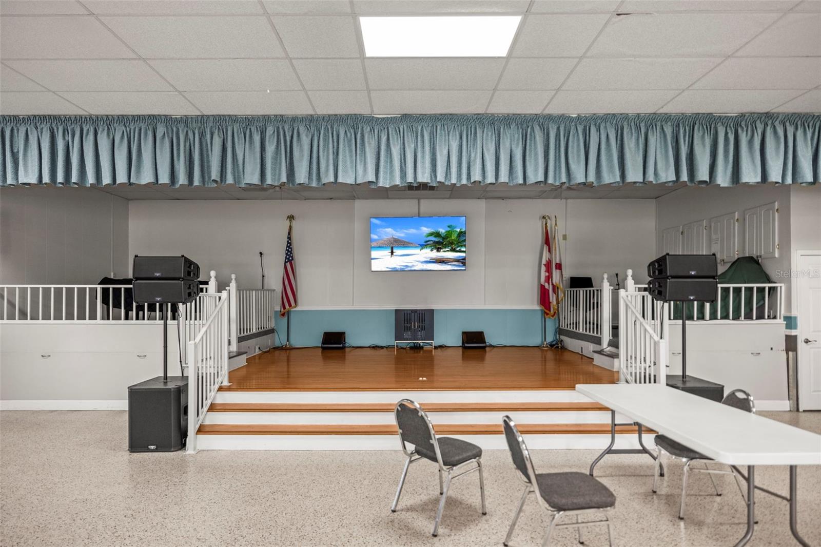 Image 37 of 53 For 34657 Orange Drive N