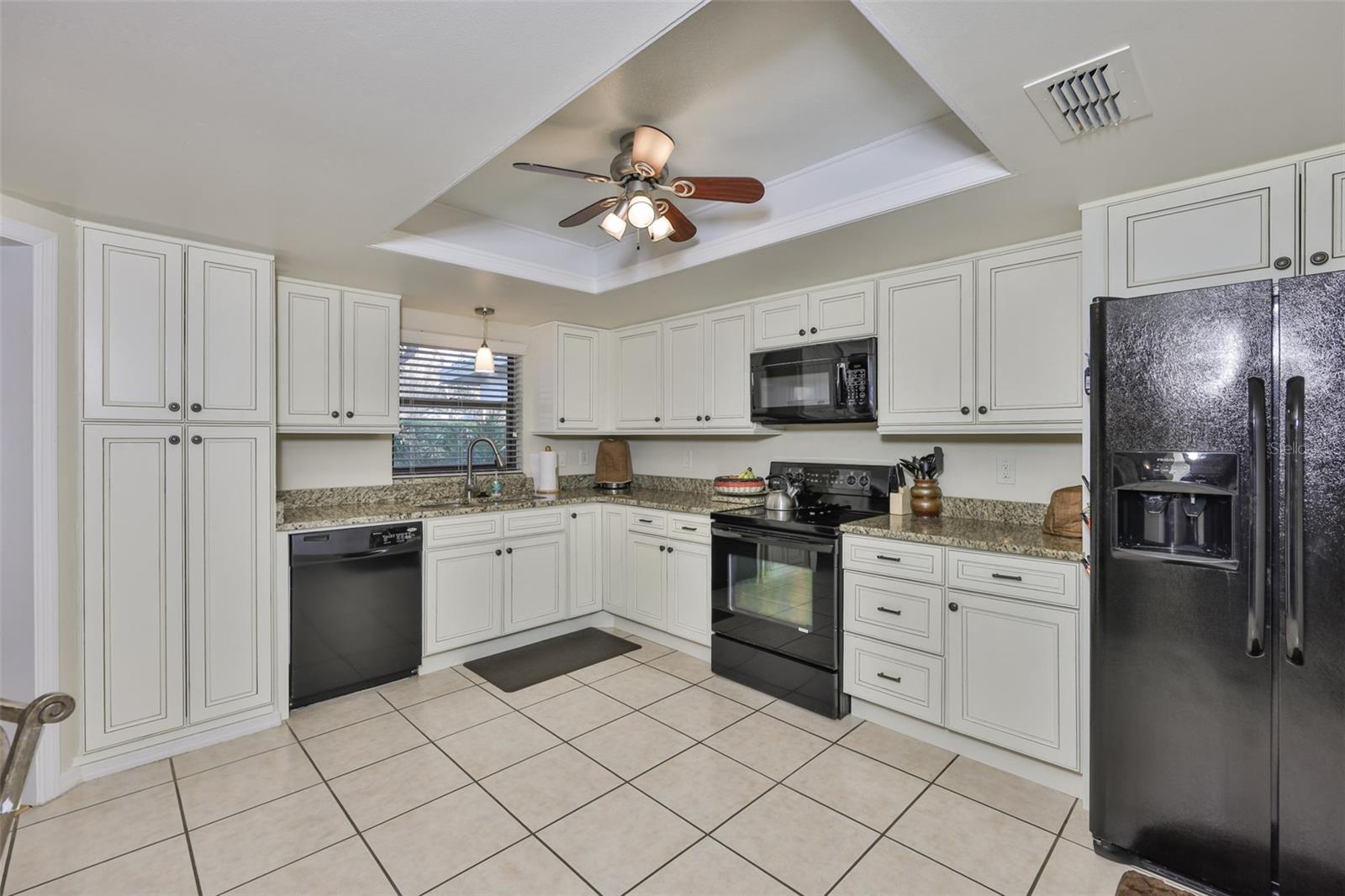 Image 5 of 50 For 1610 Leland Drive