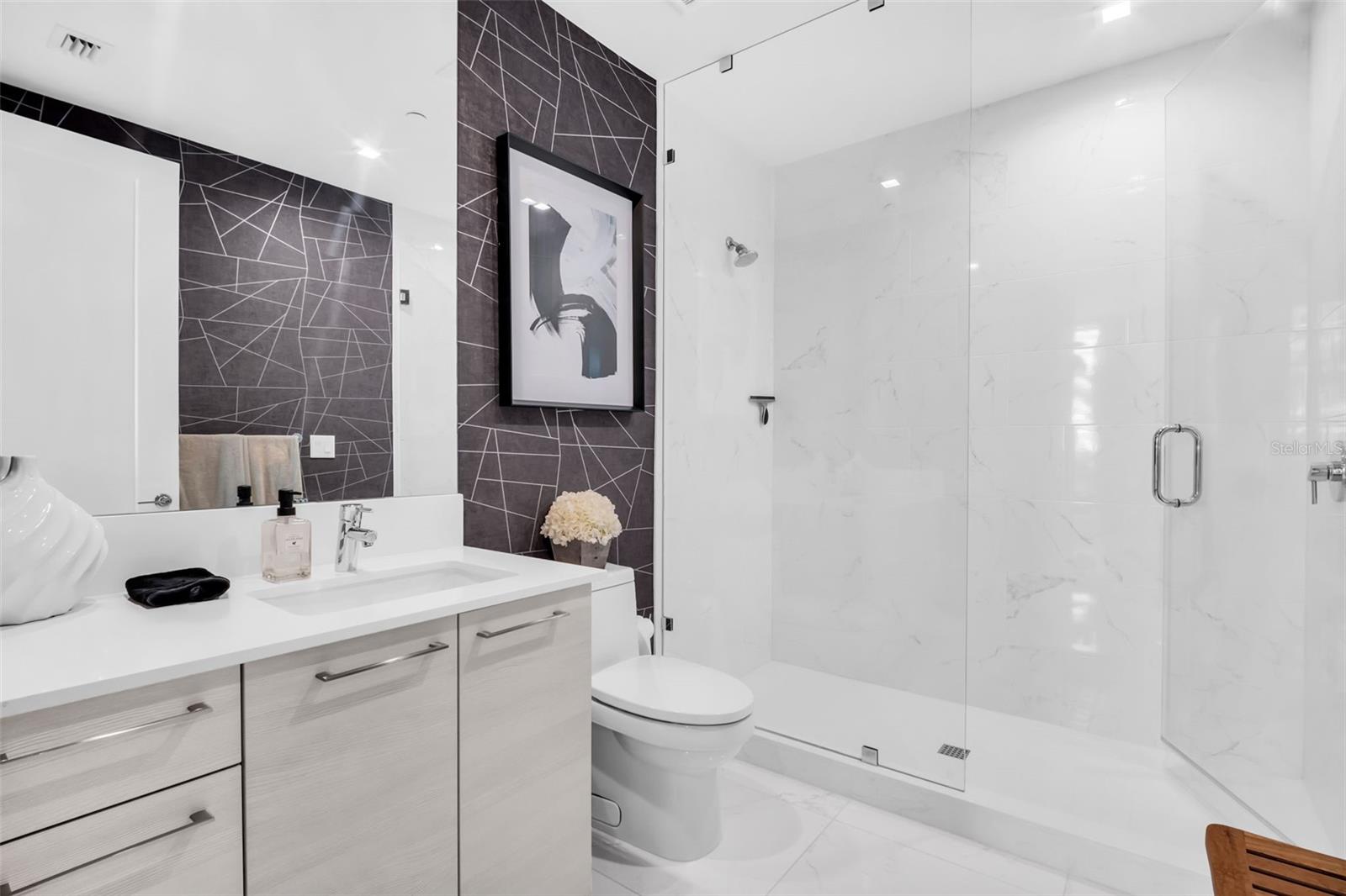 Image 29 of 68 For 100 1st Avenue N 901