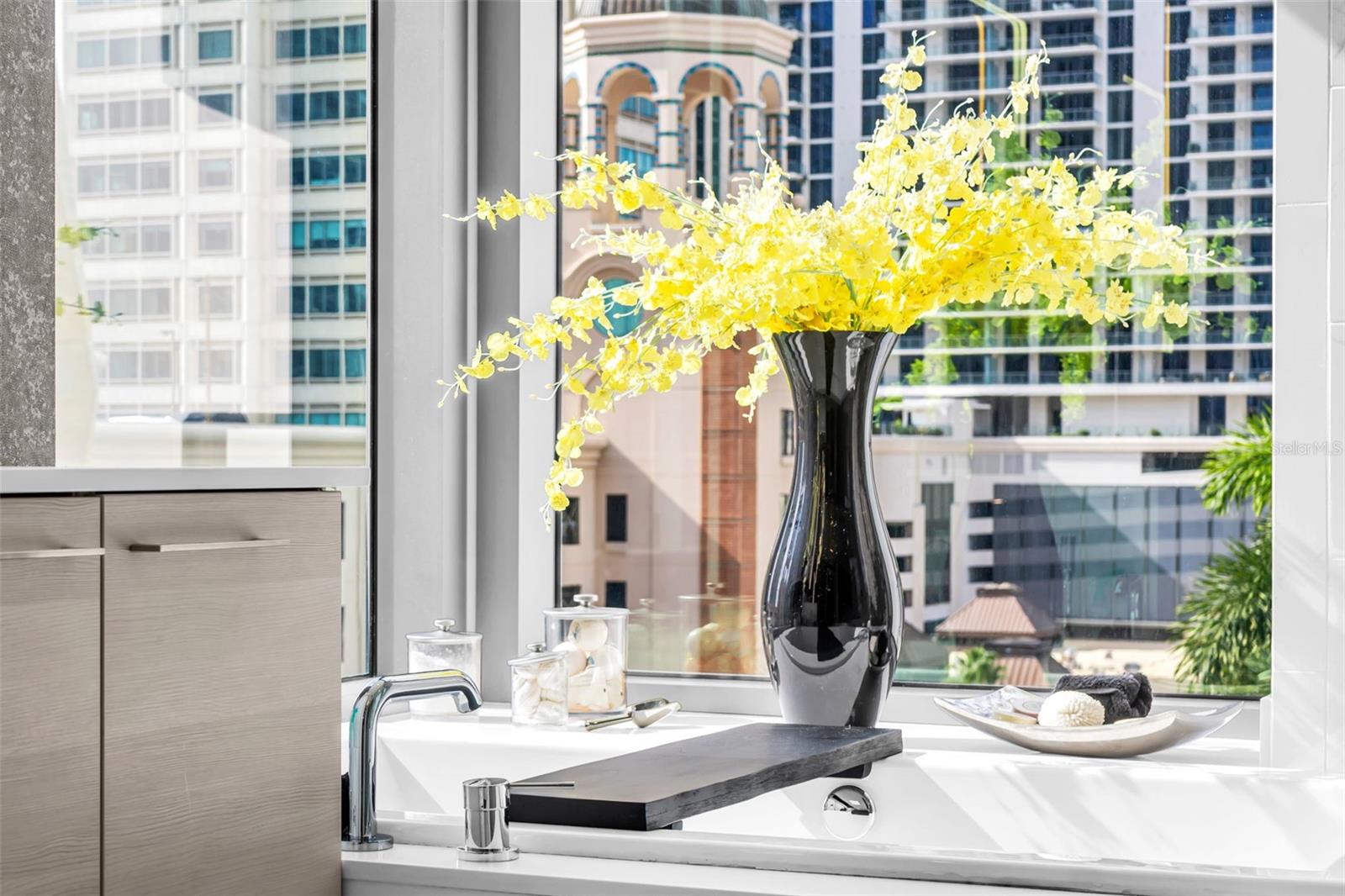 Image 37 of 68 For 100 1st Avenue N 901