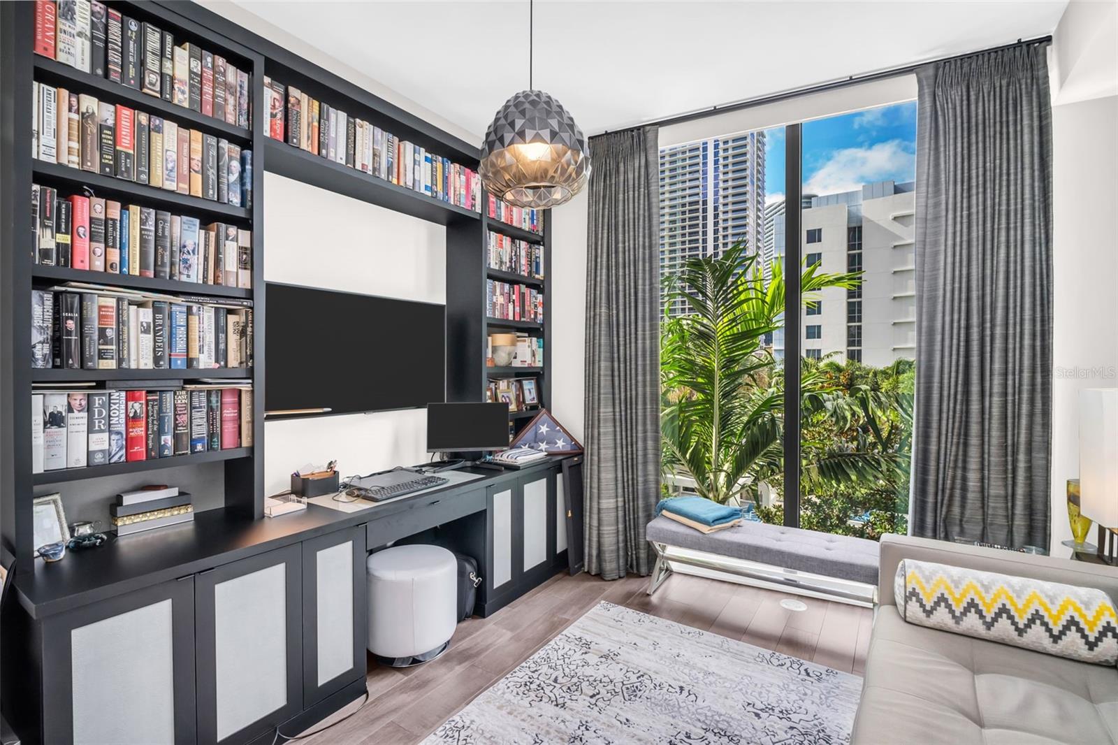 Image 44 of 68 For 100 1st Avenue N 901