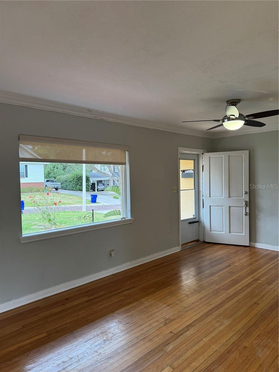 Image 7 of 27 For 2706 Fairmount Avenue