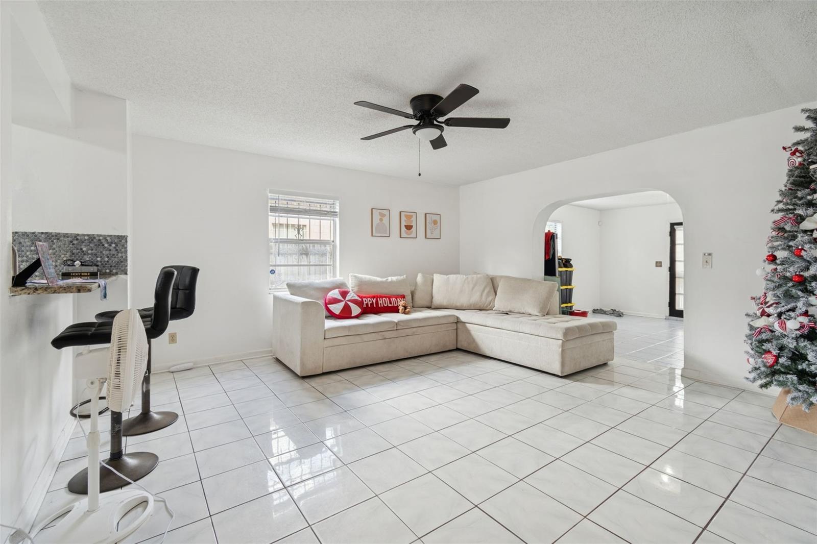 Listing photo id 12 for 3416 Mohawk Avenue