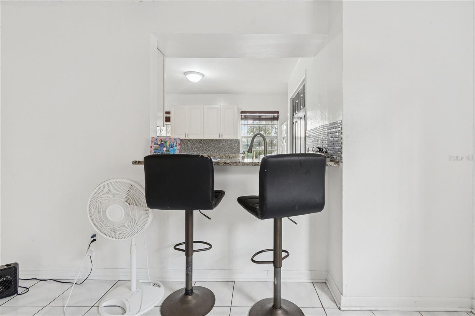 Listing photo id 13 for 3416 Mohawk Avenue