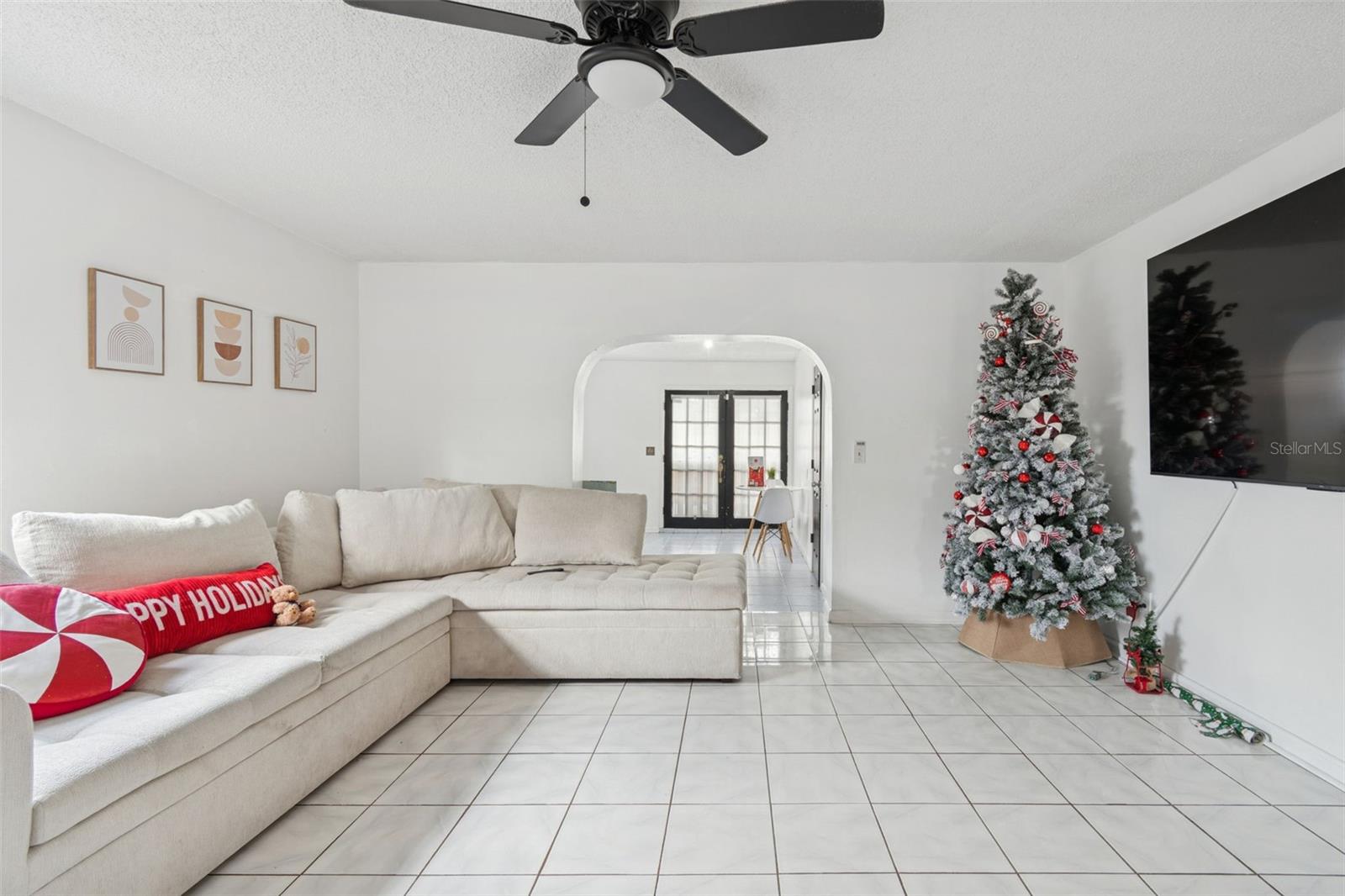 Listing photo id 16 for 3416 Mohawk Avenue