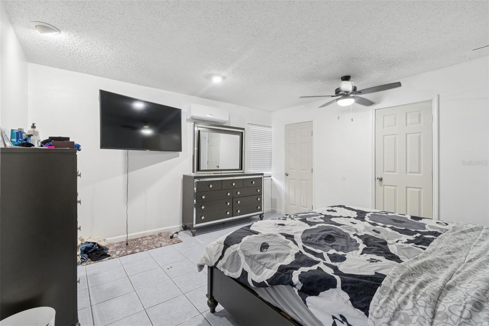 Listing photo id 19 for 3416 Mohawk Avenue