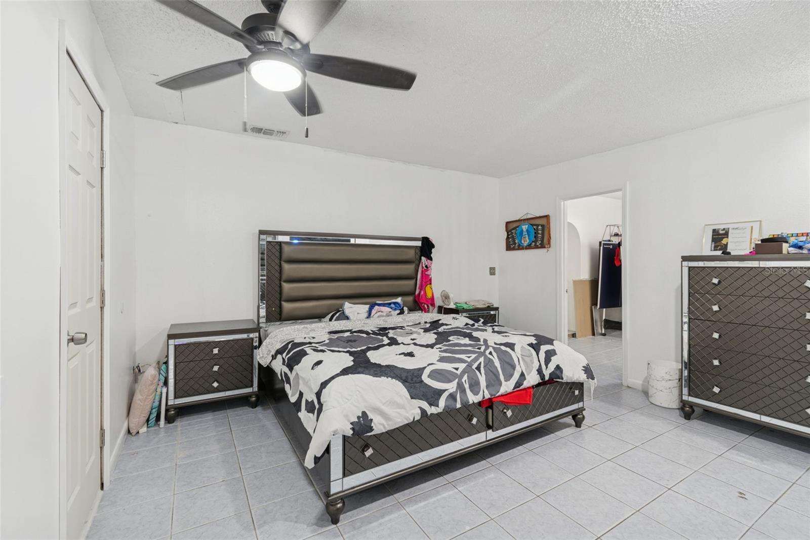 Listing photo id 21 for 3416 Mohawk Avenue