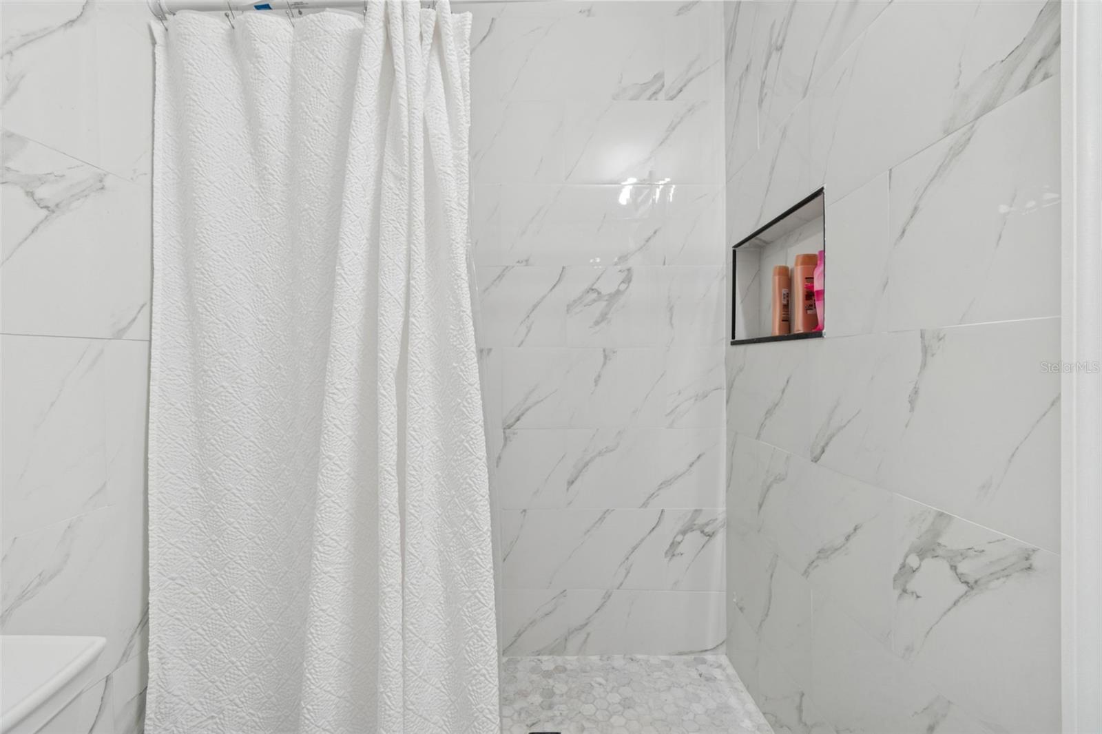 Listing photo id 25 for 3416 Mohawk Avenue