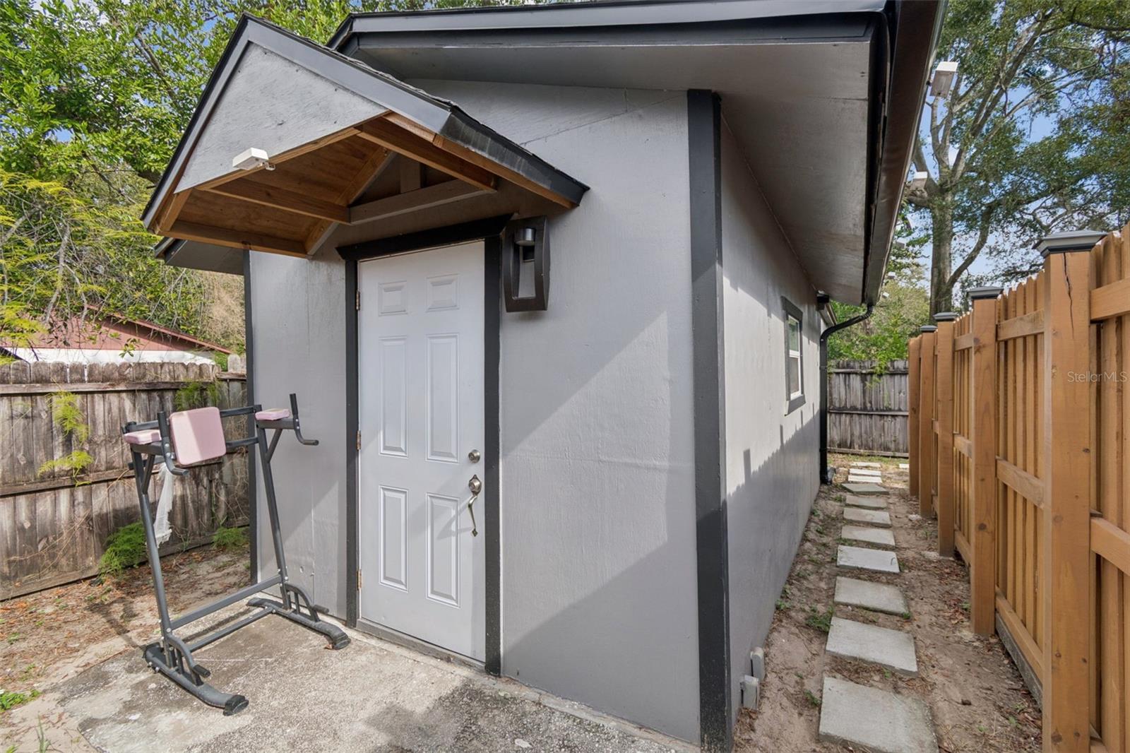 Listing photo id 27 for 3416 Mohawk Avenue