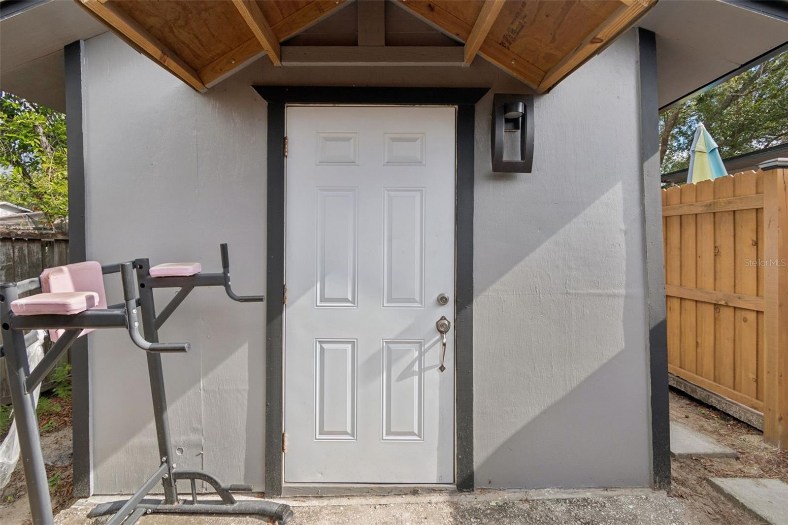 Listing photo id 28 for 3416 Mohawk Avenue