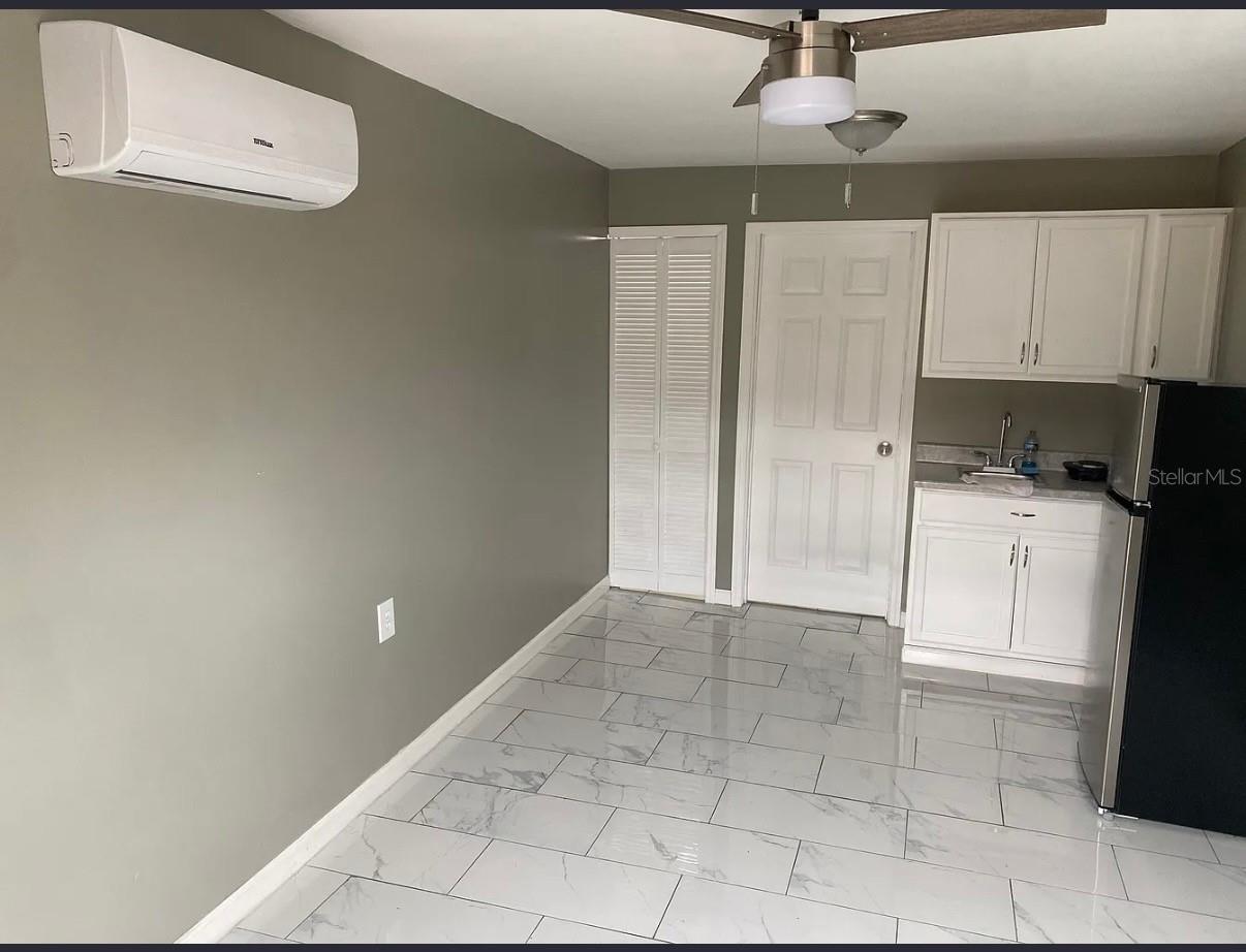 Listing photo id 29 for 3416 Mohawk Avenue