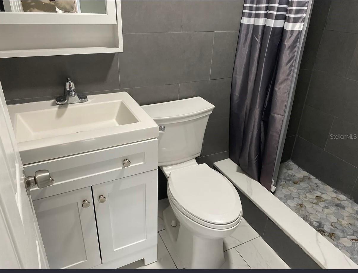 Listing photo id 31 for 3416 Mohawk Avenue