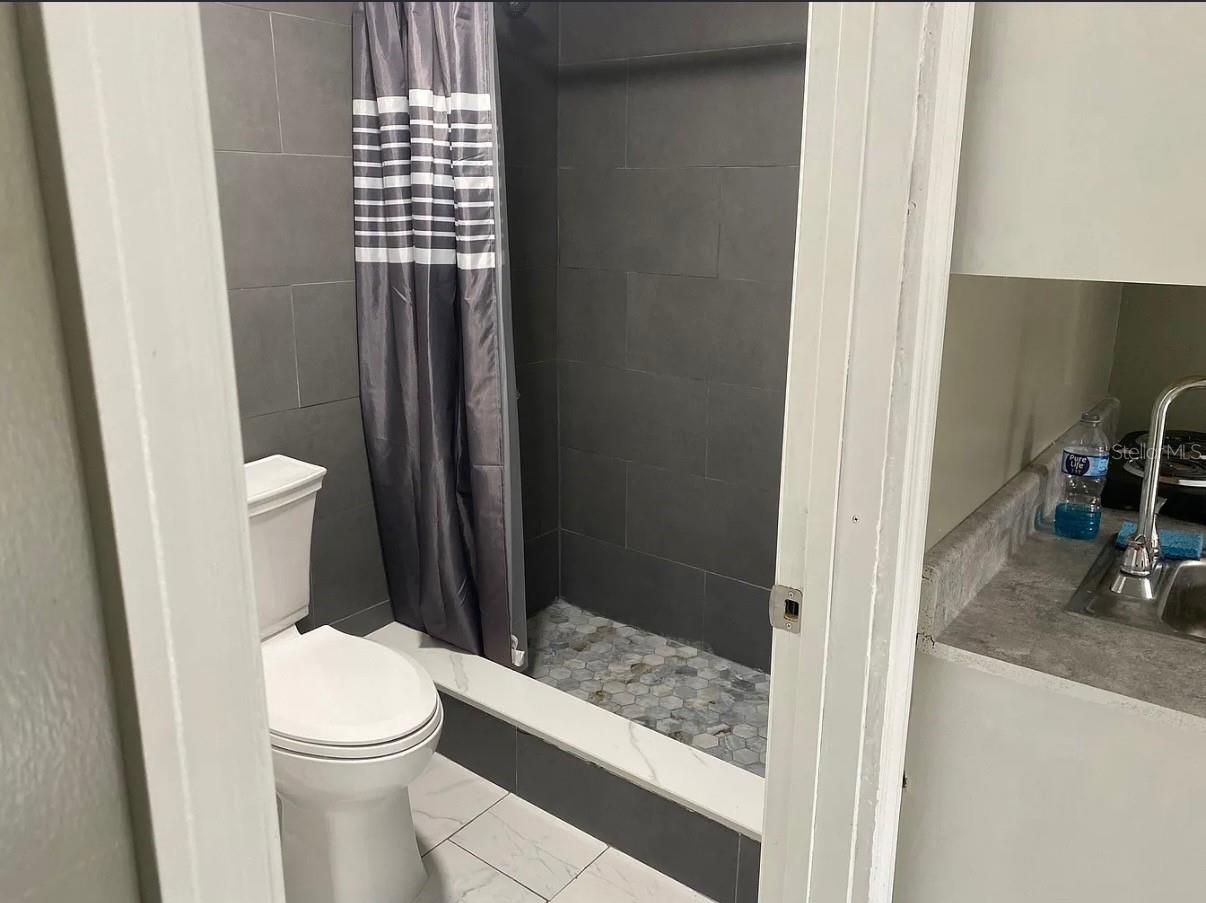 Listing photo id 32 for 3416 Mohawk Avenue